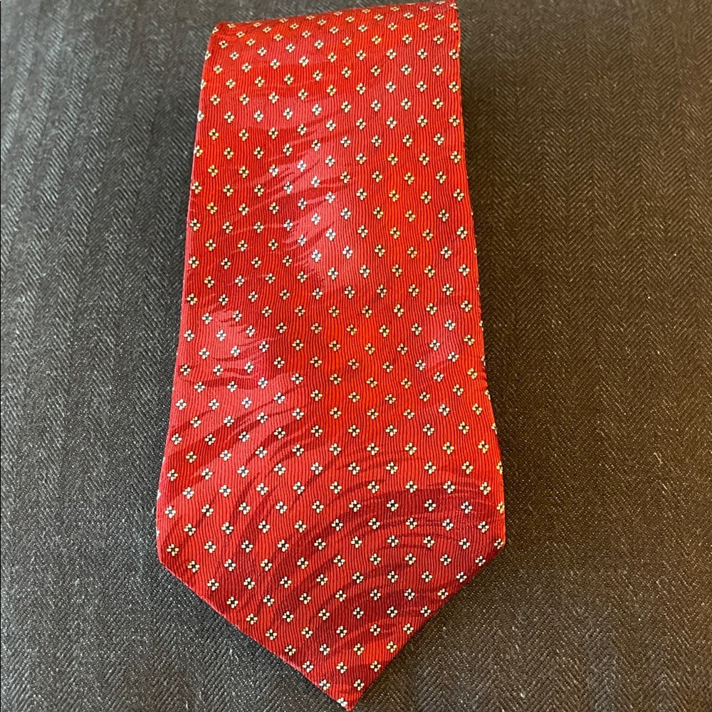 Classic Red Men's Tie with Micro-Dot Pattern